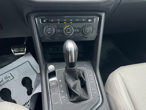 Used 2020 Volkswagen Tiguan SE R-Line image 19