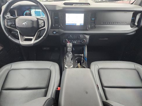 Used 2022 Ford Bronco Black Diamond image 9