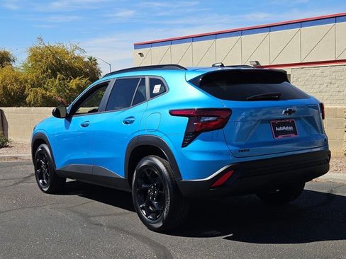 New 2026 Chevrolet Trax LT w/ Midnight Edition FWD image 9