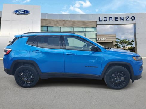 Used 2026 Jeep Compass Latitude AWD/4WD image 4