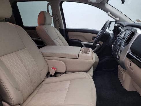 Used 2017 Nissan Titan SV RWD image 21