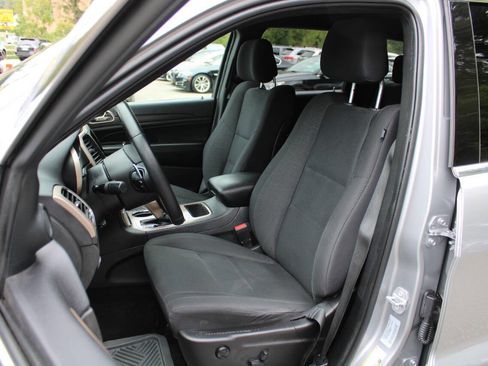 Used 2017 Jeep Grand Cherokee Laredo w/ Quick Order Package 23E image 24