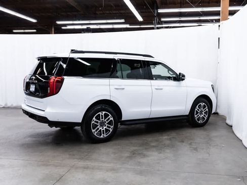 Used 2025 Ford Expedition Active AWD/4WD image 6