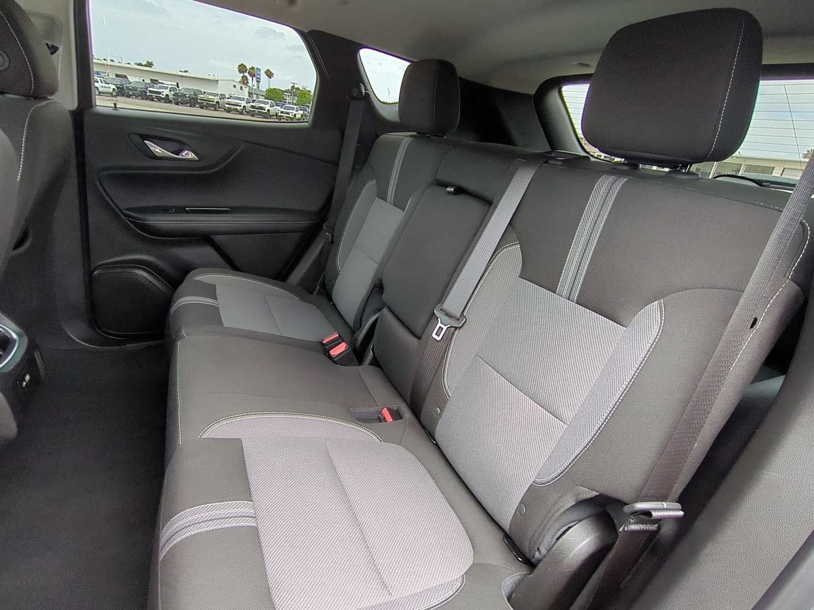 Used 2025 Chevrolet Blazer LT FWD image 23