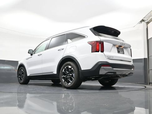 Used 2024 Kia Sorento S FWD image 23