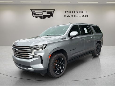 Used 2023 Chevrolet Suburban High Country w/ Premium Package 2 AWD/4WD image 1