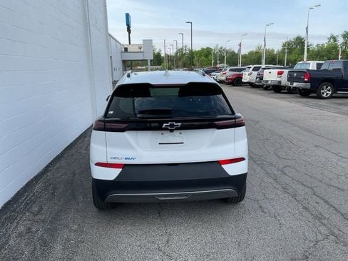 Used 2022 Chevrolet Bolt EUV LT w/ Convenience Package image 6