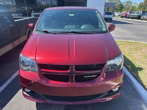 Used 2019 Dodge Grand Caravan GT image 3
