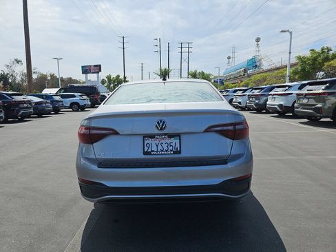 Used 2024 Volkswagen Jetta Sport FWD image 11