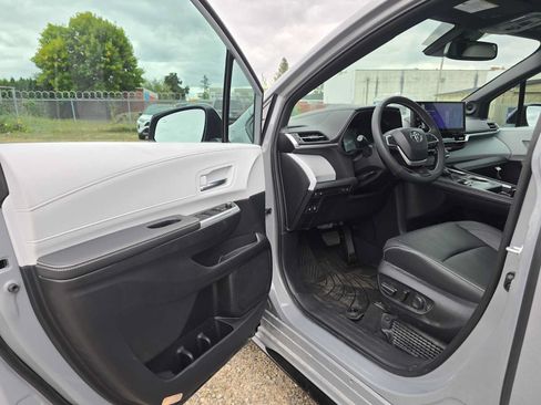 Certified 2026 Toyota Sienna XSE AWD/4WD image 21