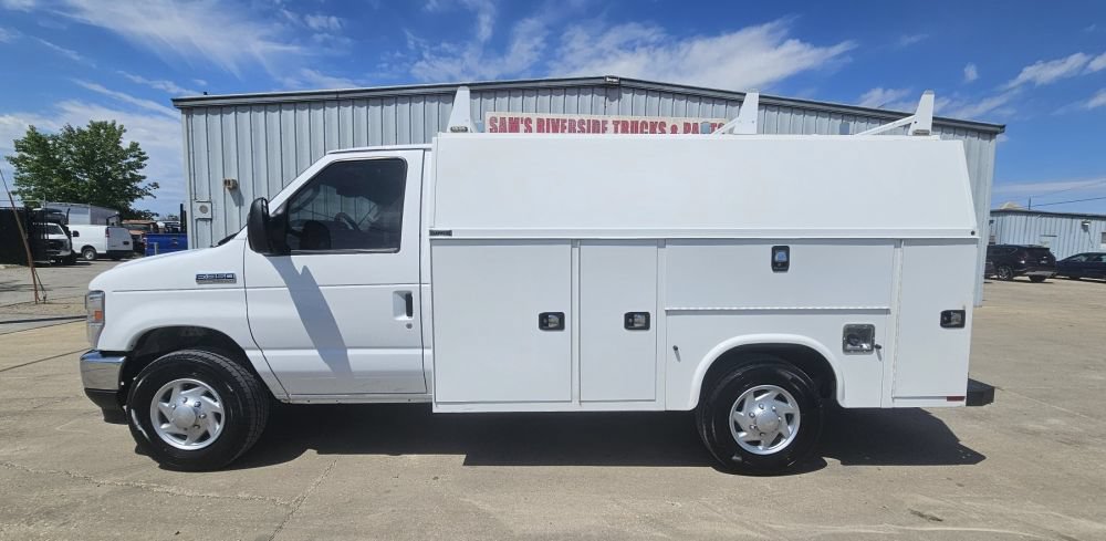Used 2024 Ford E-350 and Econoline 350 Super Duty w/ Power Windows & Locks Group RWD image 5