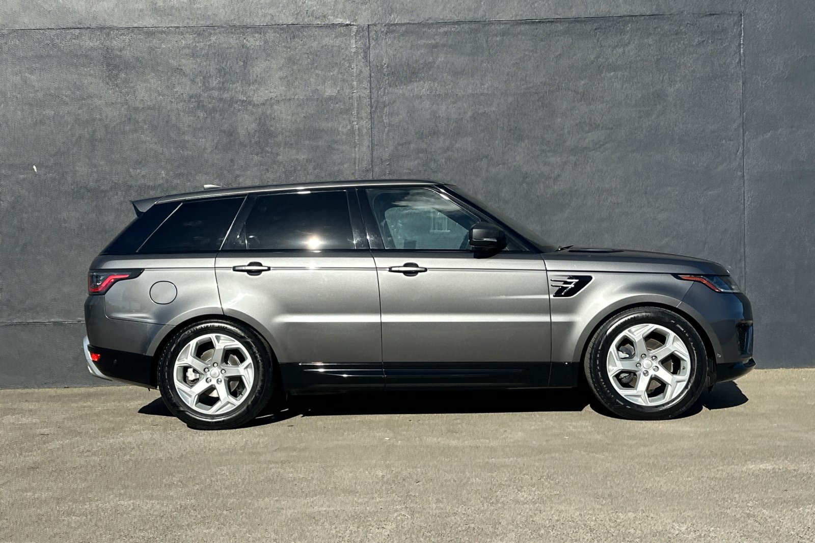 Used 2018 Land Rover Range Rover Sport HSE AWD/4WD image 8