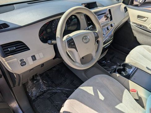 Used 2012 Toyota Sienna LE FWD image 10