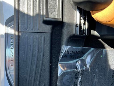 Used 2023 Chrysler Pacifica Pinnacle FWD image 81
