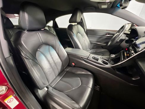 Used 2019 Toyota Avalon XLE image 31