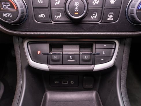 Used 2024 GMC Terrain SLT w/ Infotainment Package II FWD image 24