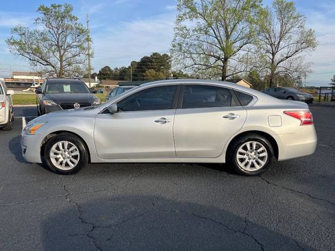 Used 2013 Nissan Altima 2.5 S FWD image 9