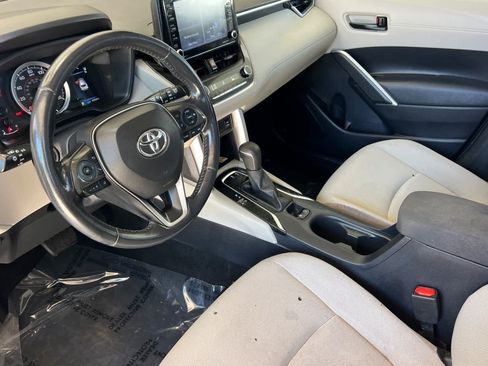 Certified 2022 Toyota Corolla Cross LE w/ Moonroof Package AWD/4WD image 11