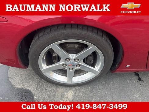 Used 2005 Chevrolet Corvette Coupe w/ Preferred Equipment Group RWD image 10