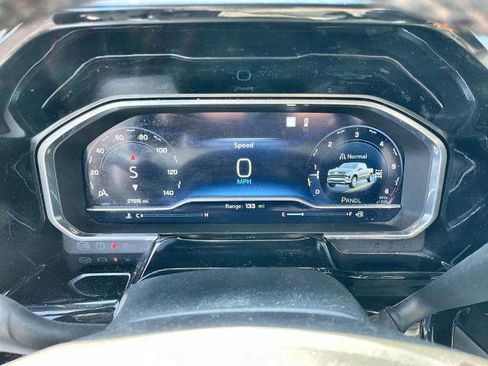 Used 2023 Chevrolet Silverado 1500 LT AWD/4WD image 11