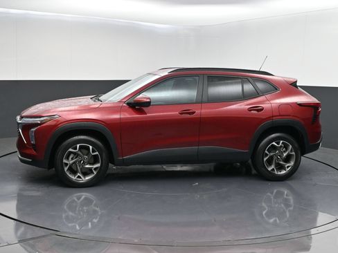 Used 2024 Chevrolet Trax LT FWD image 4