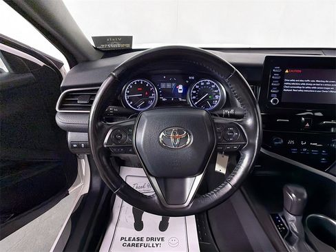 Used 2022 Toyota Camry SE image 11