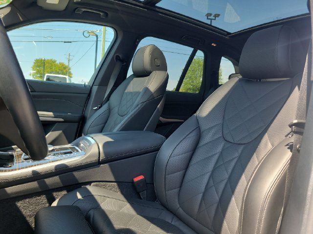 Used 2026 BMW X5 xDrive40i AWD/4WD image 11