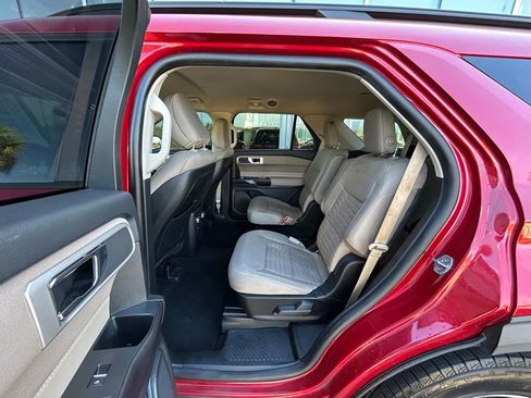 Used 2020 Ford Explorer XLT image 51