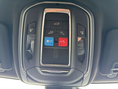 Used 2025 Jeep Grand Cherokee Limited AWD/4WD image 25