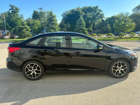 Used 2017 Ford Focus SE FWD image 4