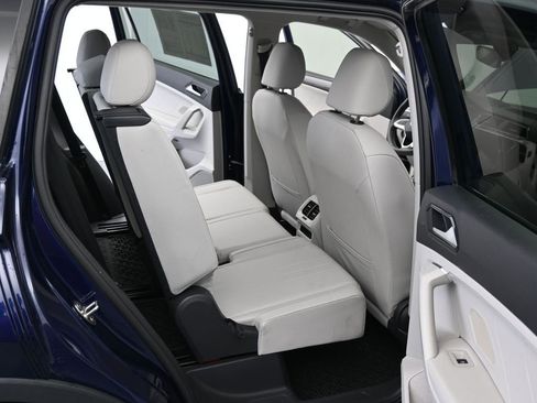 Used 2022 Volkswagen Tiguan SE image 17