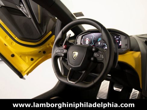 Used 2024 Lamborghini Revuelto image 36