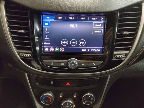 Used 2020 Chevrolet Trax LS FWD image 25