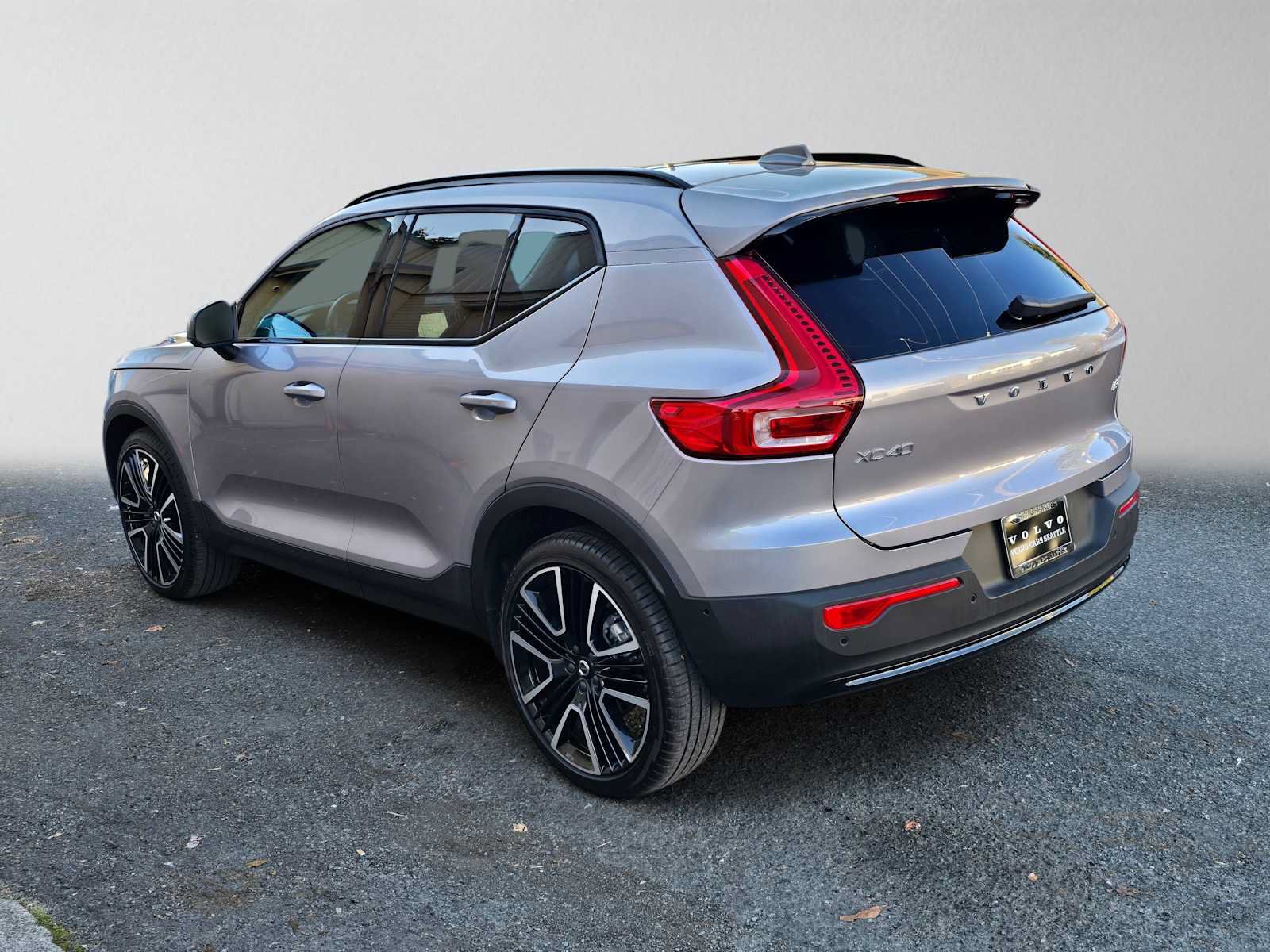 Used 2026 Volvo XC40 B5 Ultra w/ Protection Package Premier AWD/4WD image 5
