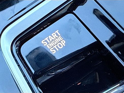 New 2026 BMW 750e xDrive image 36