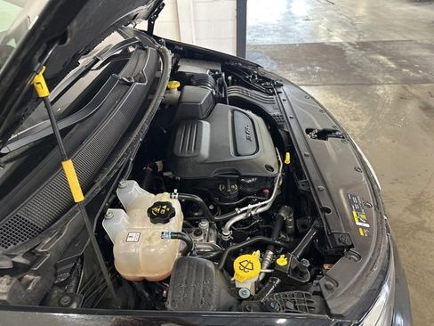 Used 2025 Chrysler Pacifica Select image 42