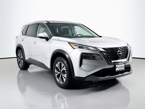 Used 2022 Nissan Rogue SV image 3
