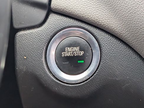 Used 2018 Chevrolet Equinox LT FWD image 32