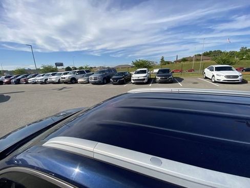 Used 2018 Kia Sorento FWD image 4