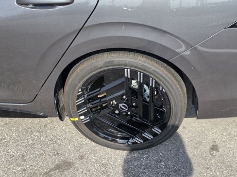 New 2027 Nissan Sentra SR FWD image 7
