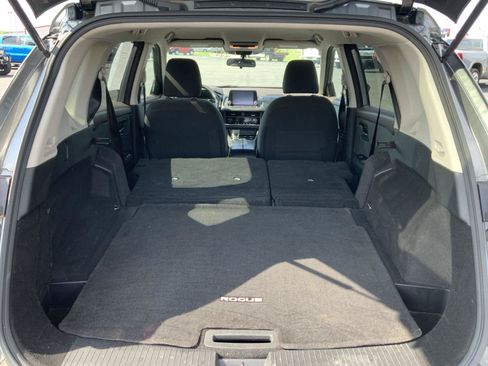 Used 2023 Nissan Rogue SV AWD/4WD image 12