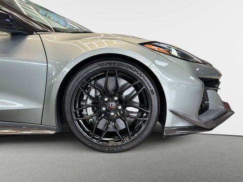 Used 2024 Chevrolet Corvette Z06 w/ Z07 Performance Package image 22