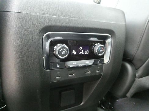 New 2026 Chevrolet Suburban High Country AWD/4WD image 17
