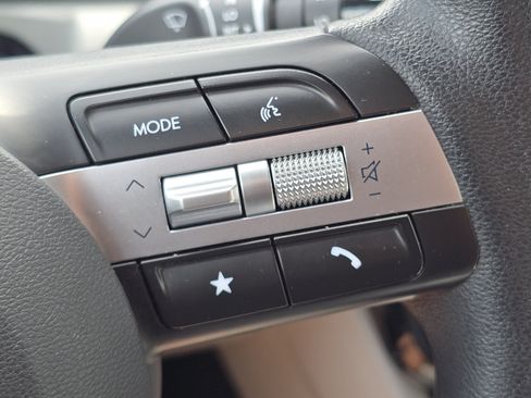 Used 2025 Hyundai Tucson SEL FWD image 16