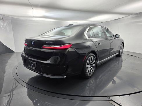 Used 2023 BMW i7 xDrive60 image 4