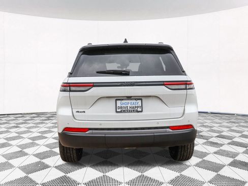 New 2026 Jeep Grand Cherokee Limited w/ Limited Altitude Package AWD/4WD image 16