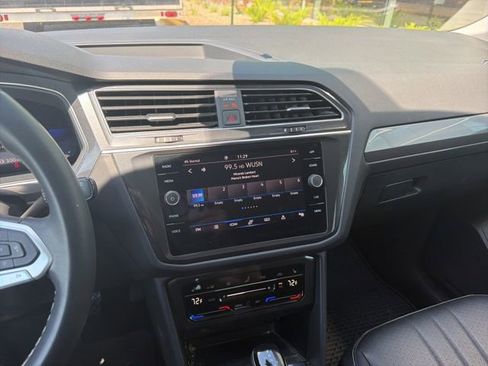 Used 2023 Volkswagen Tiguan SE AWD/4WD image 28