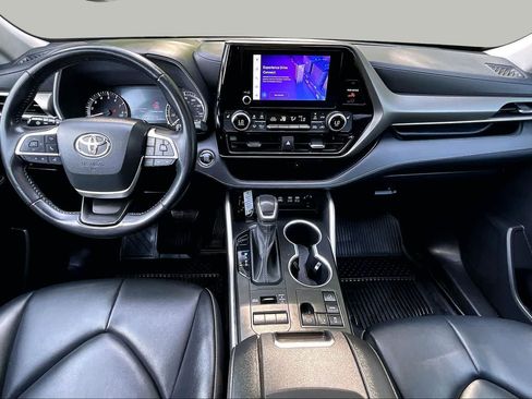 Used 2023 Toyota Highlander XLE AWD/4WD image 15