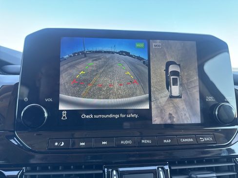 Certified 2025 Nissan Pathfinder SL image 49