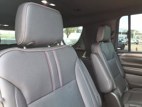 Used 2021 Chevrolet Suburban RST w/ Luxury Package image 15